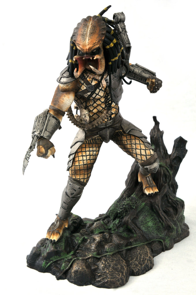 Predator Gallery - Diamond Select - Unmasked Predator Statue - SDCC 2020 Previews (PX) Exclusive